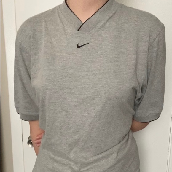 SOLD🦋NIKE🦋 tee - Picture 2 of 3